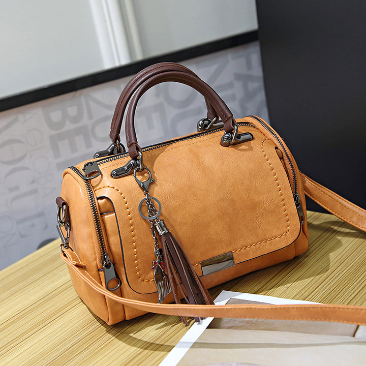 Damen Handtasche mit angesagten Details von Nord Taschen