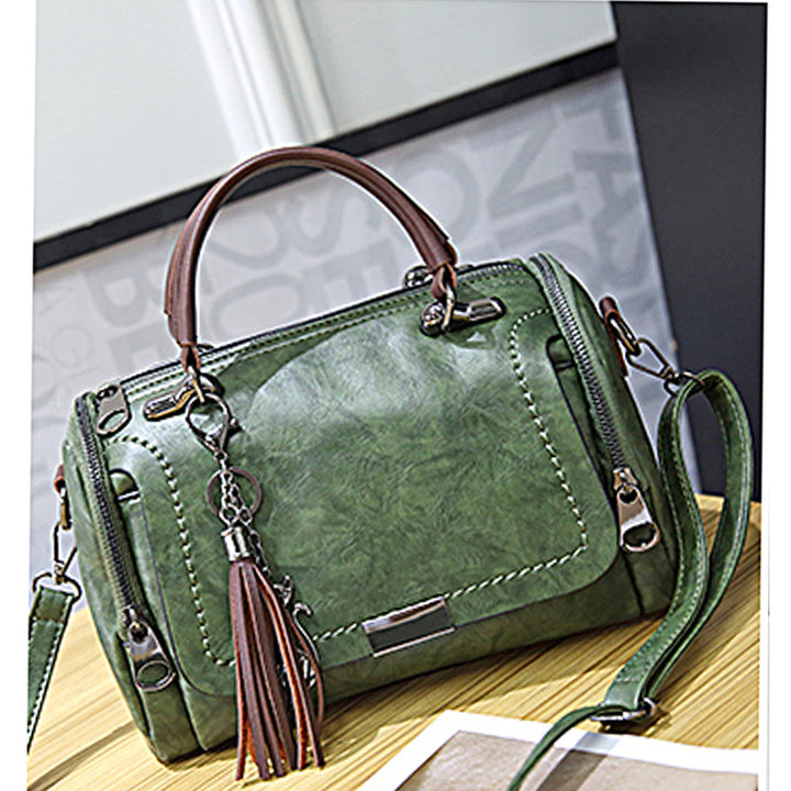 Damen Handtasche mit angesagten Details von Nord Taschen