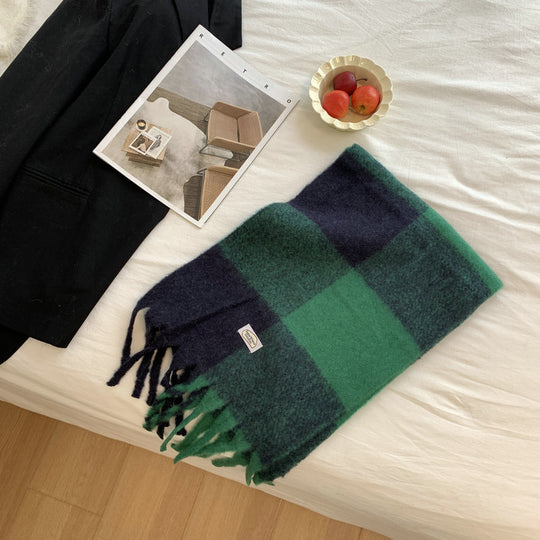 Karierter Wollschal mit Fransen, warm und weich