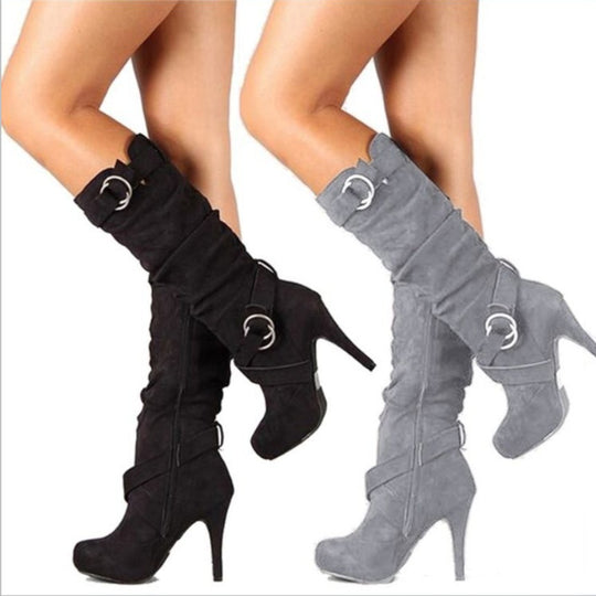 Damen  kniehohe Stiefel mit schmalem Stilettoabsatz, Plateau und dekorativen Metallringen Nord Taschen