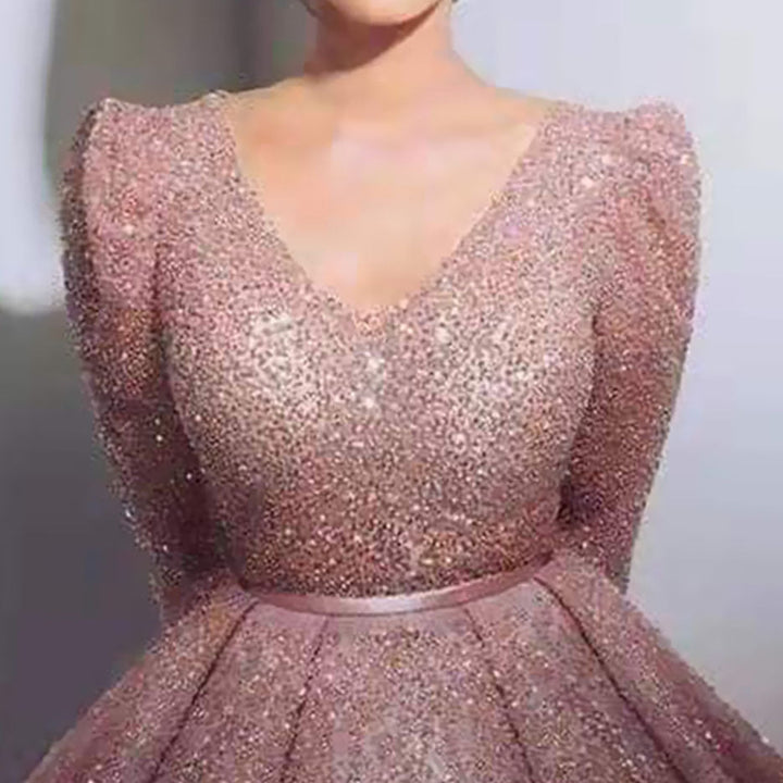 Damen Glamouröses Abendkleid mit funkelnden Applikationen und schwingendem Rock
