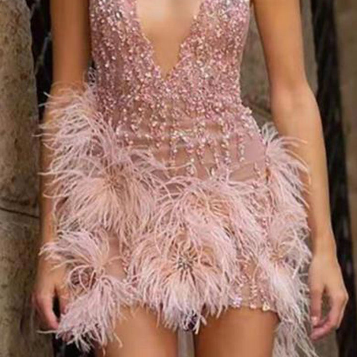 Damen Glamouröses Paillettenkleid mit Federapplikationen