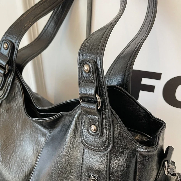 Stilvolle Lederhandtasche Mit Reißverschluss