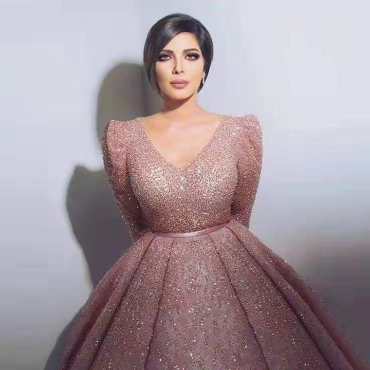 Damen Glamouröses Abendkleid mit funkelnden Applikationen und schwingendem Rock