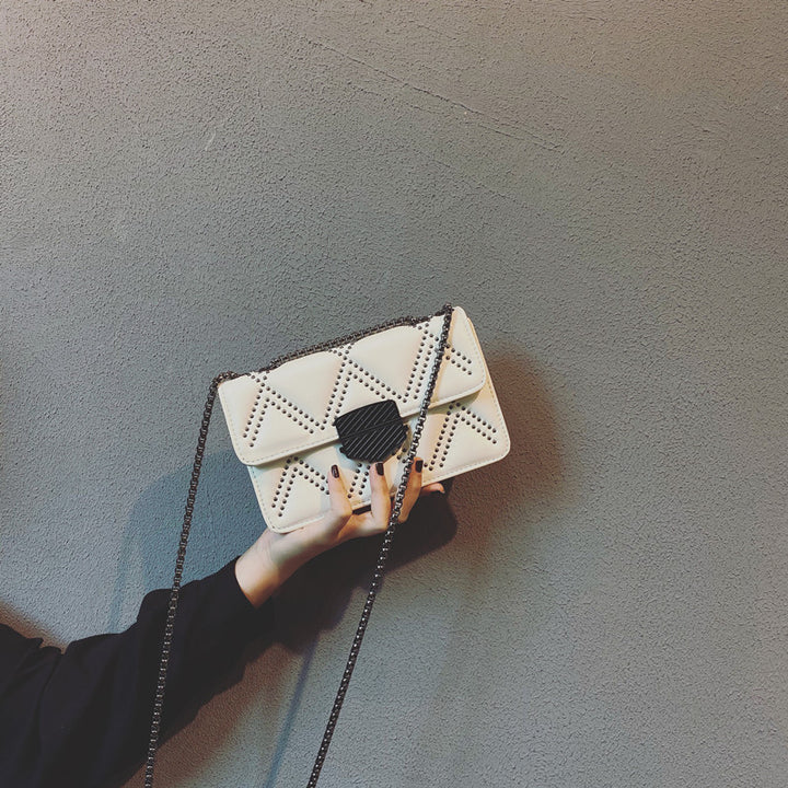 Damen Umhängetasche mit geometrischem Design und Kettenriemen Nord Taschen