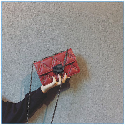 Damen Umhängetasche mit geometrischem Design und Kettenriemen Nord Taschen