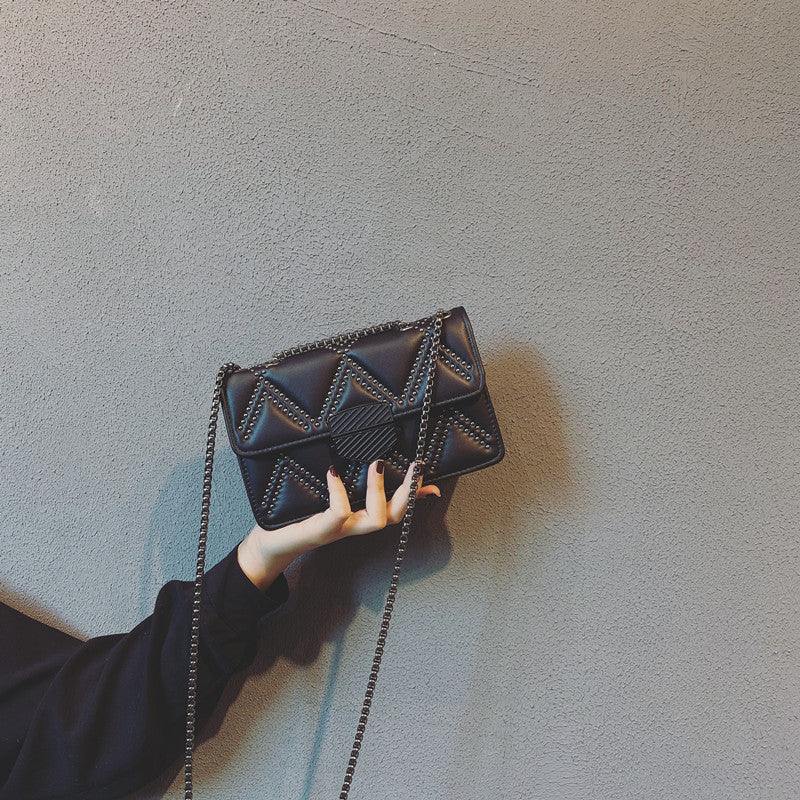 Damen Umhängetasche mit geometrischem Design und Kettenriemen Nord Taschen
