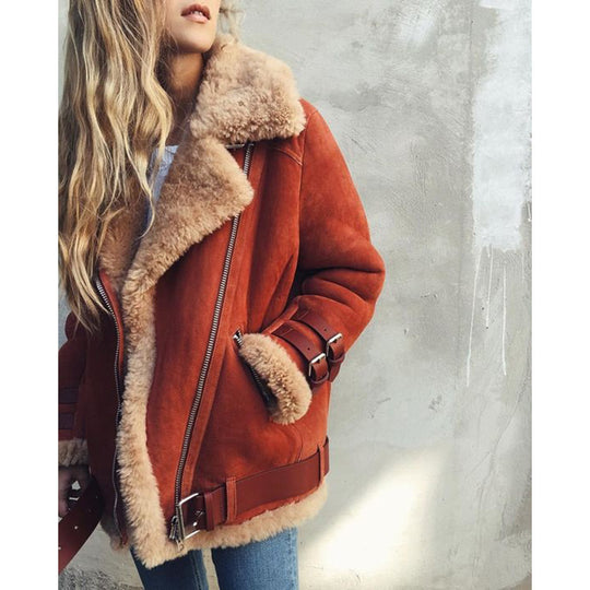 Damen Kurzjacke im Fliegerstil mit abgesetztem Fellkragen und verstellbaren Schnallen Nord Taschen