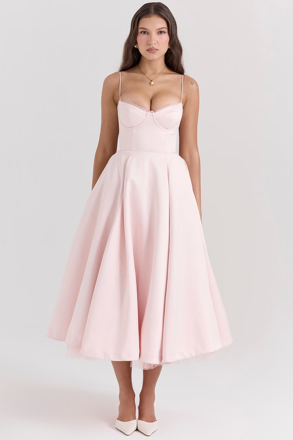 Luxuriös Ausgestellte Kleid mit Spaghettiträgern für Frauen Hochzeit, Braut und Fest Kasana