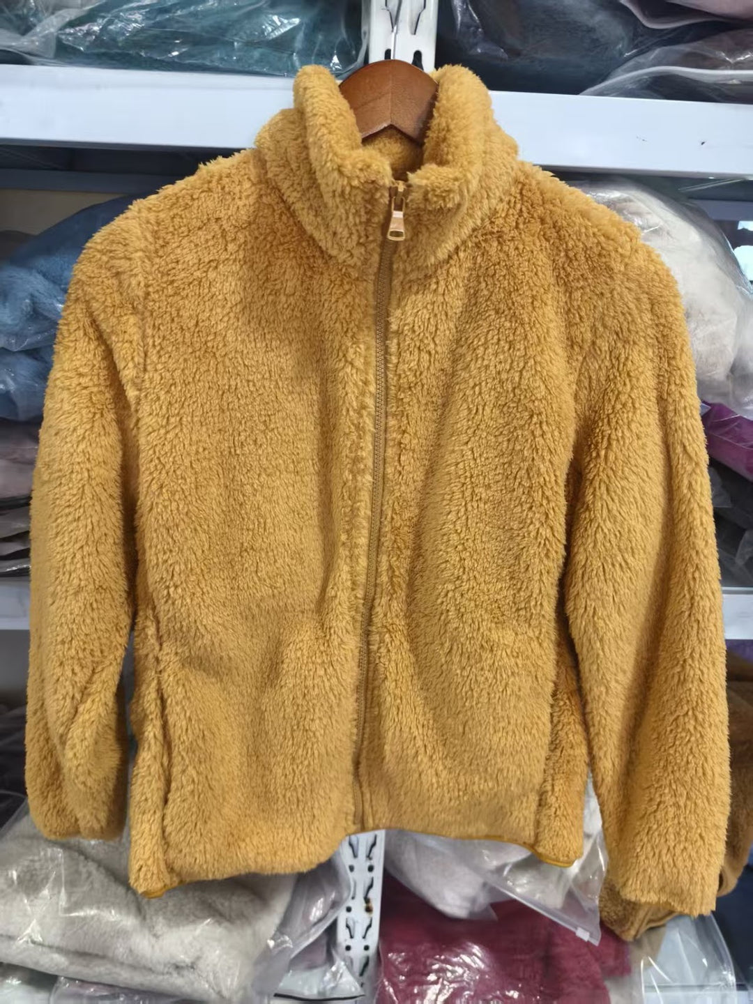 Fleece-Jacke mit Stehkragen und Reißverschluss