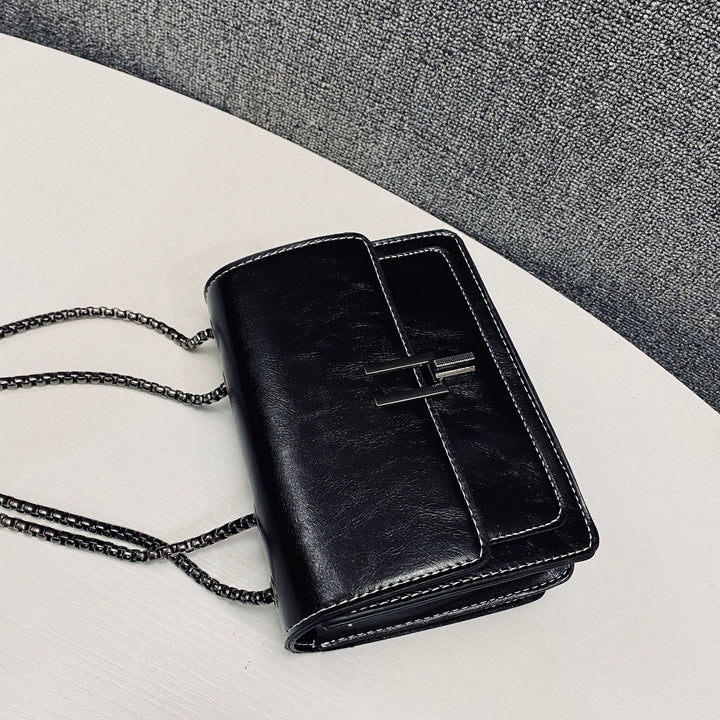 Damen Umhängetasche mit strukturiertem Kunstleder und eleganter Kettenapplikation Nord Taschen
