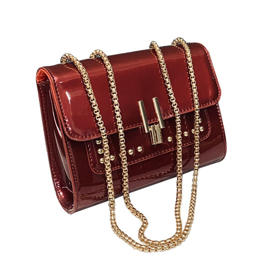 Damen Clutch-Tasche mit glamorous Oberfläche und eleganter Kettenverzierung Nord Taschen