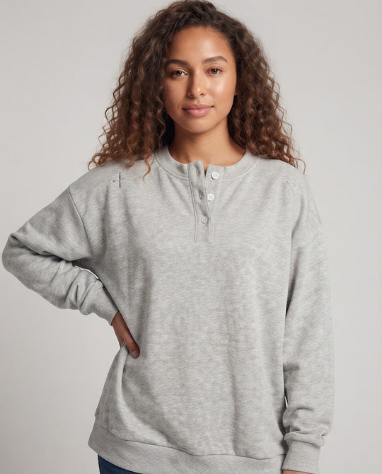 Damen Oversized Sweatshirt mit Henley-Knopfleiste, Kreuz‑Applikationen und gerippten Bündchen Nord Taschen