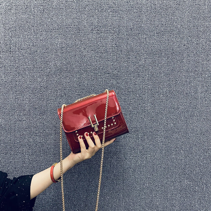 Damen Clutch-Tasche mit glamorous Oberfläche und eleganter Kettenverzierung Nord Taschen