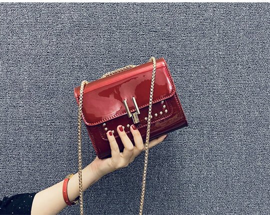 Damen Clutch-Tasche mit glamorous Oberfläche und eleganter Kettenverzierung Nord Taschen