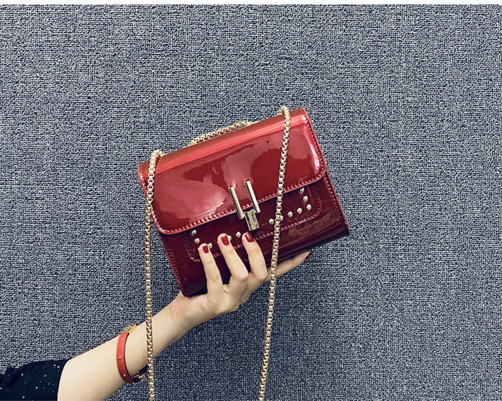 Damen Clutch-Tasche mit glamorous Oberfläche und eleganter Kettenverzierung Nord Taschen