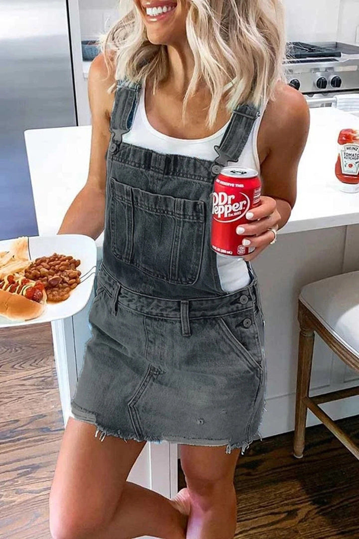 Damen Latzkleid aus hochwertigen Denim mit stylischen Knopfdetails