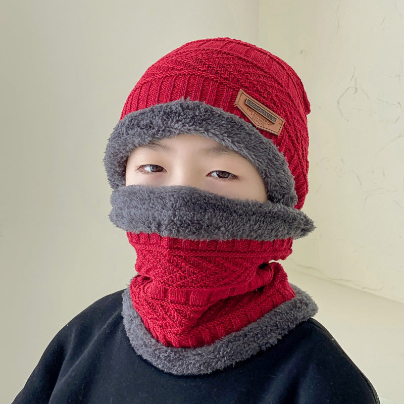 Winter-Set: Gefütterte Strickmütze mit Ohrenschutz und Schal