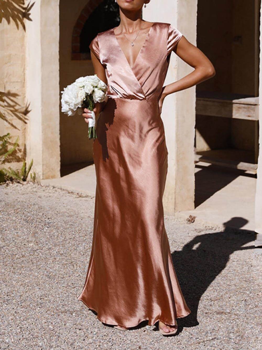 Satin-Fishtail-Maxikleid mit V-Ausschnitt für Damen - Arvani