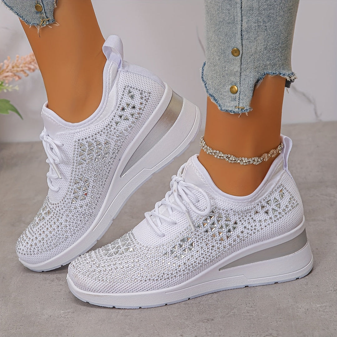 Elegante Sneakers mit Strasssteinen