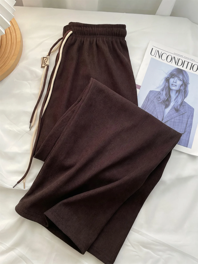 Kord-Hose mit weitem Bein und Bindegürtel