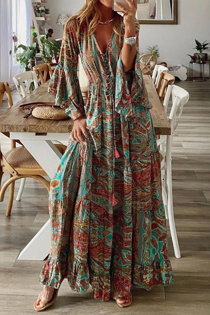 bohemian kleid mit v-ausschnitt und trompetärmeln
