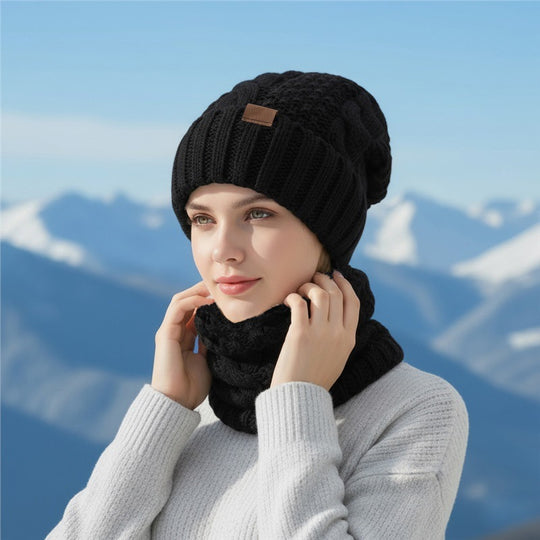 Strickmützen- und Schal-Set mit Ohrenschutz