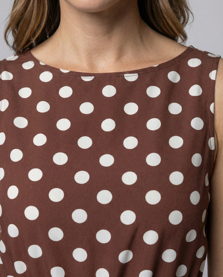Elegantes Sommerkleid mit Pünktchen