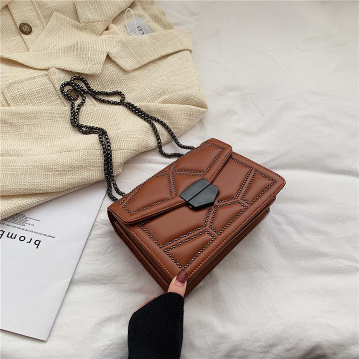 Damen elegante Clutch mit strukturiertem Design und modischem Kettenriemen Nord Taschen
