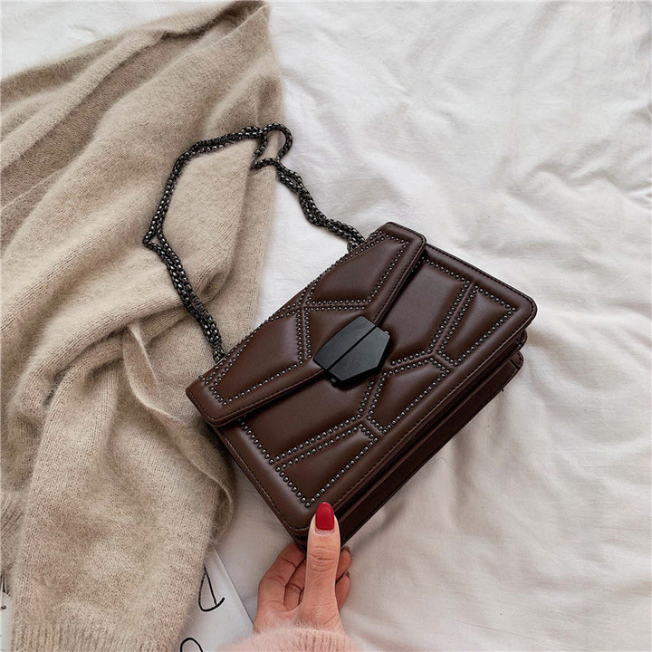 Damen elegante Clutch mit strukturiertem Design und modischem Kettenriemen Nord Taschen