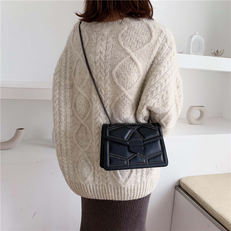 Damen elegante Clutch mit strukturiertem Design und modischem Kettenriemen Nord Taschen