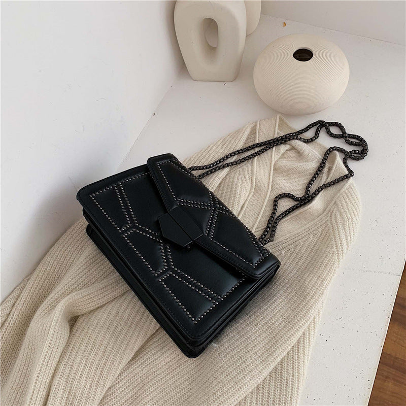 Damen elegante Clutch mit strukturiertem Design und modischem Kettenriemen Nord Taschen