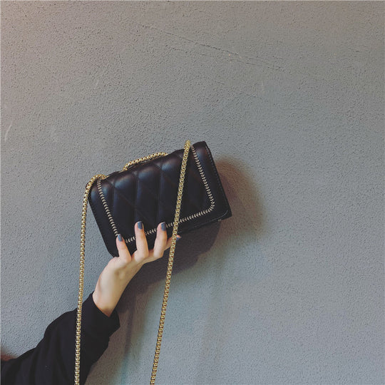 Damen Clutch-Tasche mit luxuriöser Steppung und eleganter Kettenapplikation Nord Taschen
