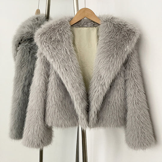 Elegante Kunstpelzjacke mit großem Revers