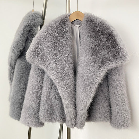 Elegante Kunstpelzjacke mit großem Revers