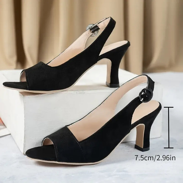 Offene Slingback-Absätze mit verstellbarem Schnallenriemen