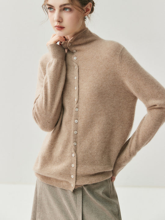 Damen-Strickjacke mit Rollkragen und Knopfleiste