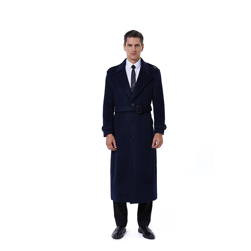Herren Maxilanger Mantel aus Wollmix mit Bindegürtel, Epauletten und klassischem Revers Nord Taschen