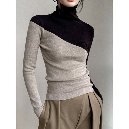 Schmaler Strickpullover mit Stehkragen und Farbakzenten