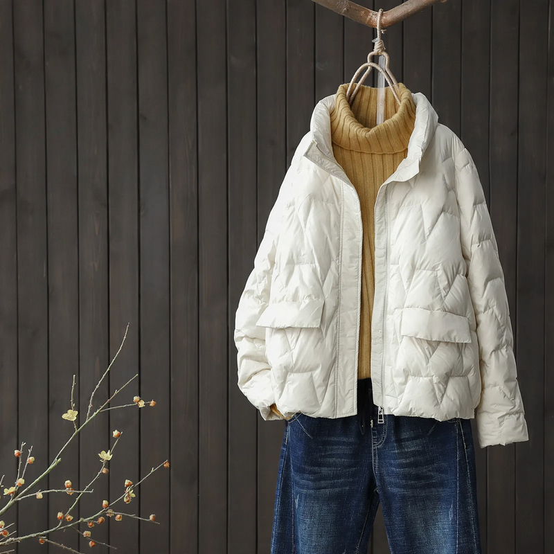 Kurze Daunenjacke für Damen mit Stehkragen