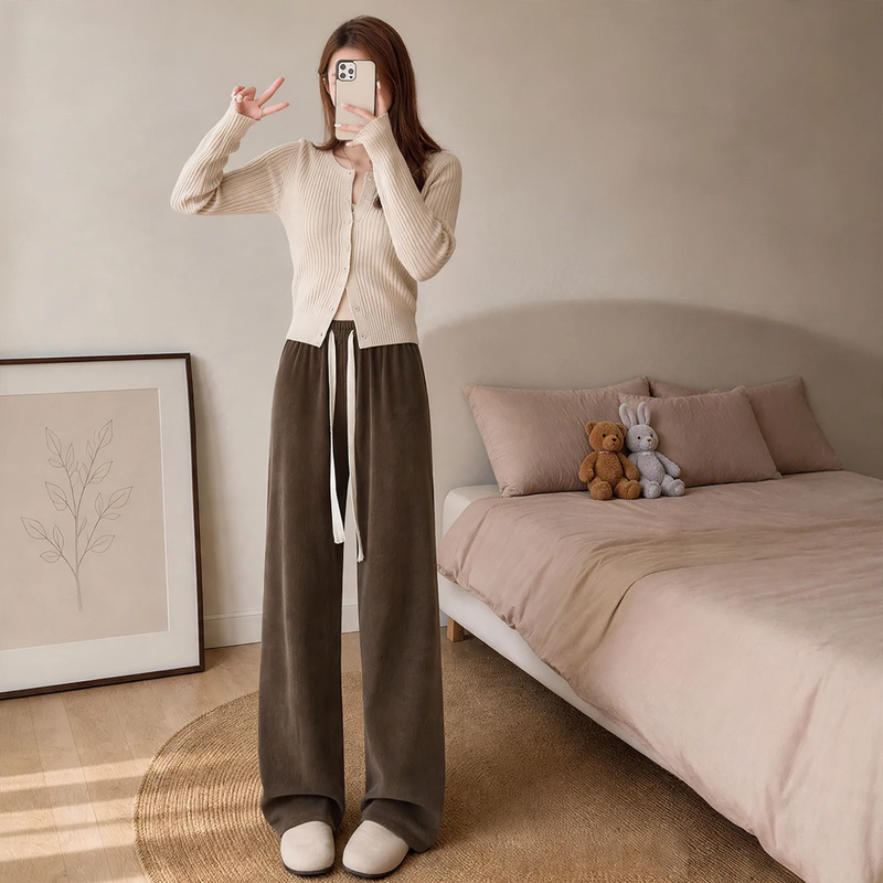 Gefütterte Cord-Strickhose mit weitem Bein