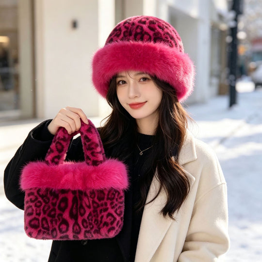 Winter-Set: Handtasche und Mütze im Leoparden-Design
