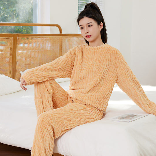 Damen-Hausanzug aus weichem Plüsch, warm und flauschig