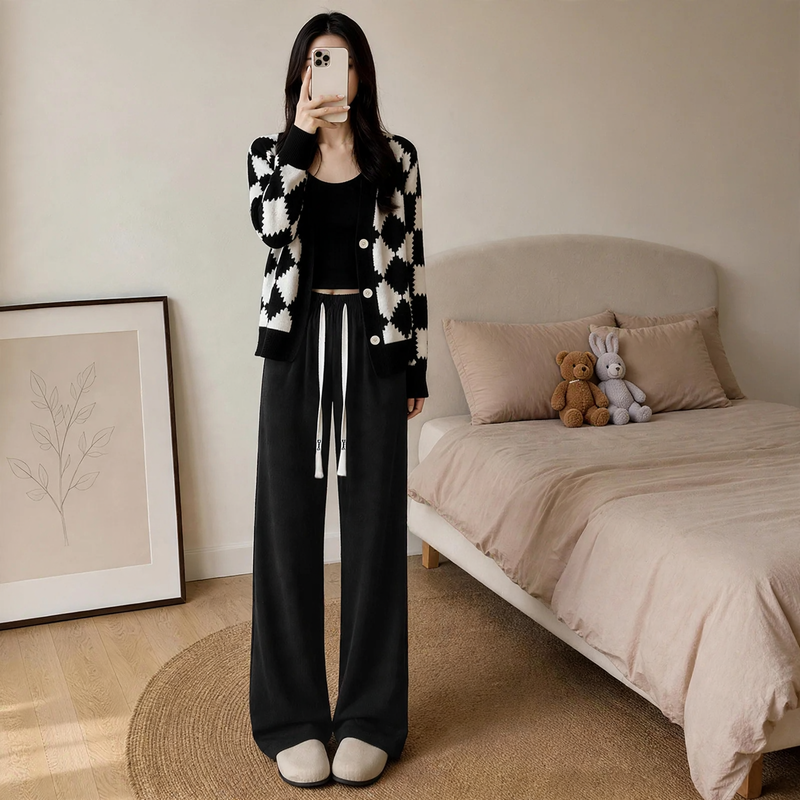 Gefütterte Cord-Strickhose mit weitem Bein