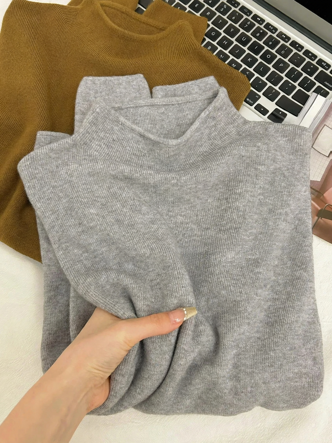 Eleganter Damen-Strickpullover mit halbem Kragen