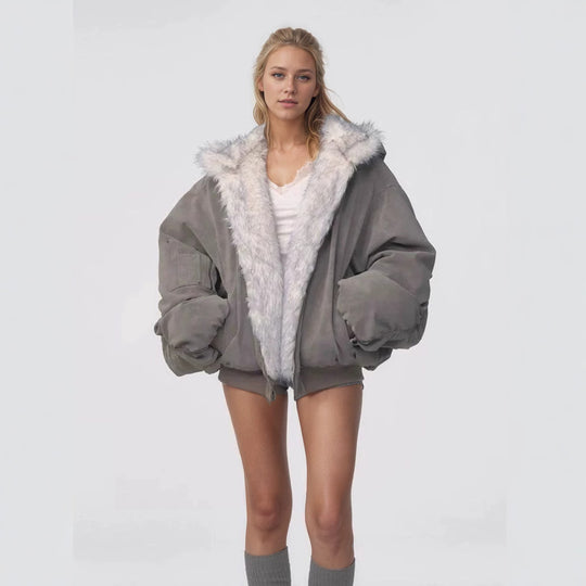 Wendbare Kapuzenjacke aus Wildlederimitat und Kunstfell