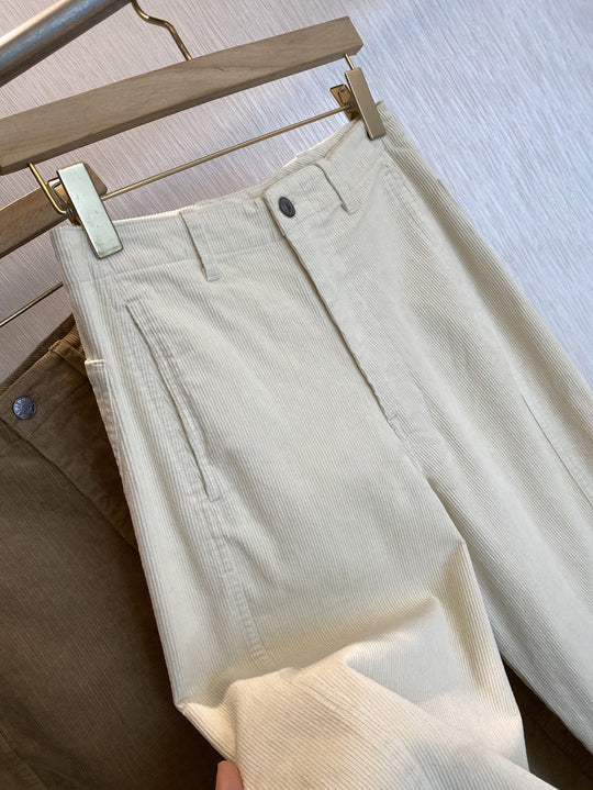 Damen-Cordhose mit vertikalen Streifen und geradem Bein
