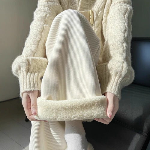 Gefütterte Cord-Strickhose mit hohem Bund