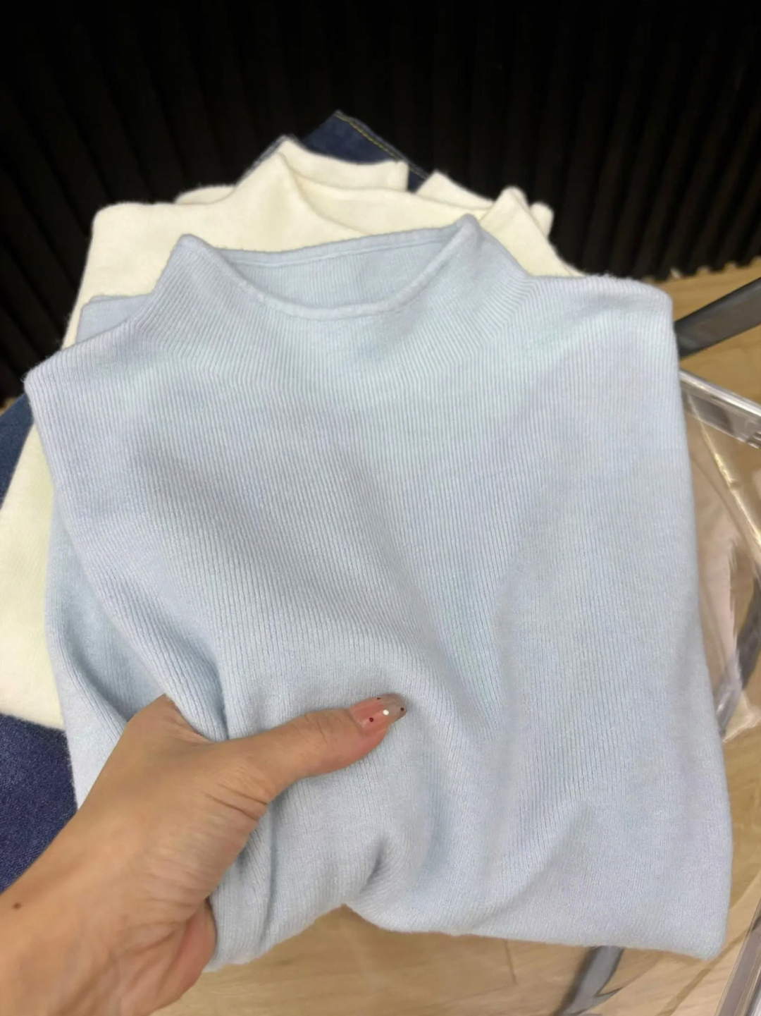Schlanker Damen-Strickpullover mit Stehkragen