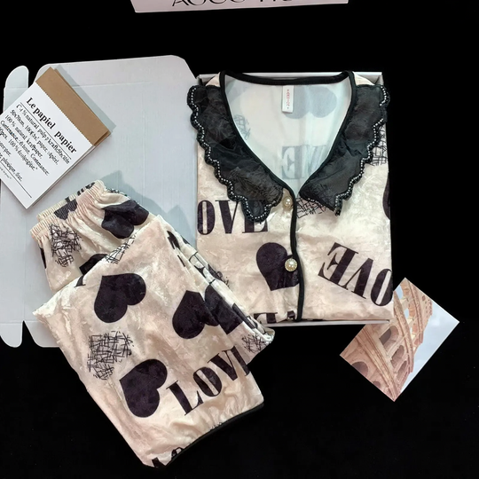Damen-Pyjama-Set aus Samt, mit Brustpolstern